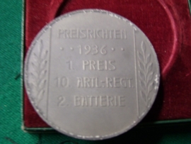 German medal in case. Duitse penning in doos Artillerie Regiment Richtprijs Wehrmacht.