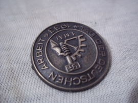 German tinnie, rally badge, Duitse tinnie Tag der Deutschen Arbeit. 1.mai 1933