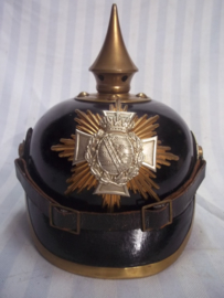 Duitse pickelhaube manschap- onderofficier SACHSEN met Reservistenkruis. in een werkelijke MINT staat.