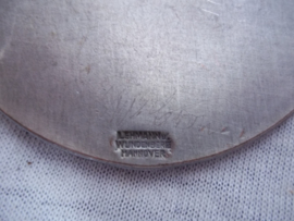 German plaque NSKK. Duitse plakette 6,5 cm doorsnee 4. Niedersächs. Heidefahrt 20-3-1938 NSKK Motorgruppe Niedersachsen, met maker.