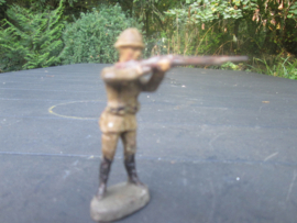 ELASTOLIN Shooting Belgium soldier, schietende Belgische soldaat. bespeelde staat.