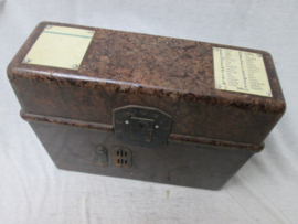German fieldtelephone m-33, nicely marked and complete. Duitse veldtelefoon Feldfernsprecher 1933, compleet en mooi gemarkeerd TOP stuk.