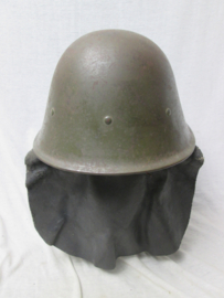 Dutch helmet used in the colonies. KNIL  Koninklijk Nederlands Indisch Leger. helm, maker MILSCO 1941 voor de inlandse soldaten, zonder leeuwembleem. nette staat helm welke nooit is overgeverfd, zoals bij vele wel gebeurde.