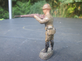 ELASTOLIN Shooting Belgium soldier. Schietende Belgische soldaat.