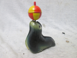 Tin toy animal Lehmann AHA 910, Made in Western- Germany.  speelgoed blik zeehond met bal Duitse makelij.