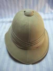 British pith helmet nicely marked in a very good shape. 1941. Engelse tropenhelm, met maker en datum zeer goede staat