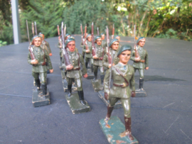 DURSO 15 Belgium soldiers, Chausseur Ardenne. 15 marcherende Ardense Jagers met officier nette staat.