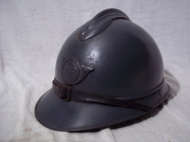 French helmet 1915 Casque Adrianne. Franse helm M-15 met chausseur embleem, Jagers regiment. mooi op kleur, zeer nette helm.