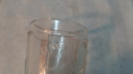 German glass marmelade used in the trenches. Duits glaasje, gebruikt in de loopgraven. jam mosterd glas met afbeelding van Duitse en Oostenrijkse soldaat, 2 gekruisde vlaggen met spreuk. zeer goede staat Einigkeit macht stark.