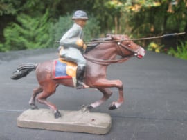 French soldier on horse. Franse soldaat te paard met lans met vlag, leuk figuur. goede staat,