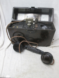 German feldfernsprecher fieldtelephone F-33. Duitse veldtelefoon, geheel compleet.