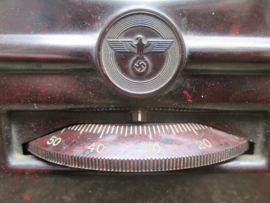 German radio,Duitse radio, de Kleinempfänger, Volksempfänger, bakeliet in goede staat, met achterplaat en 1 rijksadelaar, geen stekker. zeer decoratief item.