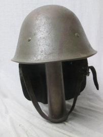 Dutch helmet used in the colonies. KNIL  Koninklijk Nederlands Indisch Leger. helm, maker MILSCO 1941 voor de inlandse soldaten, zonder leeuwembleem. nette staat helm welke nooit is overgeverfd, zoals bij vele wel gebeurde.