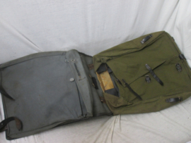 German backpack with fur. Duitse bontrugzak, voor aan het A frame of Y-riem.