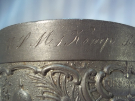 German pewter shooting price 1897. Duits tinnen schietbeker, op naam met militaire afbeeldingen TOP item