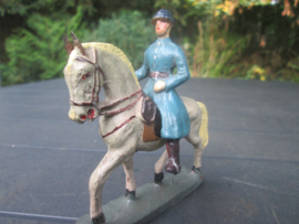 DURSO French eoldier on horse with bugle. Franse soldaat WO1 op paard met bazuin, goede staat