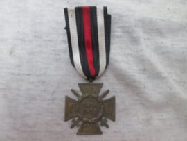 German war medal Hindenburg kreuz. 1914-1915 Duitse Kriegsverdienst medaille met zwaarden en hersteller. Ehrenkreuz für Frontkämpfer.