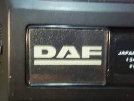 Foto camera met DAF logo, vrachtwagen fabriek uit Eindhoven compleet in kartonnen doos.