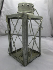 German air force lamp nicely marked without the glasses. Duitse aluminium lamp met Luftwaffe adelaar en datum, helaas zonder glas. verder zeer nette staat.