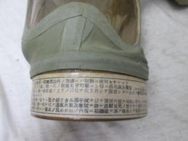 Japanese gasmask civil defence in his original bag, container. Japans gasmasker van de Japanse luchtbescherming. in houder. filter nog met compleet etiket.