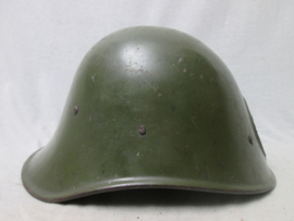 Dutch helmet M-34. Nederlandse staalhelm model 1934, met nummers in het binnenwerk compleet met de vilten lappen, leuke aparte helm. gebruikt in de meidagen 1940.