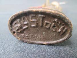 ELASTOLIN German soldier attacking with rifle. Duitse soldaat slaat met geweer.