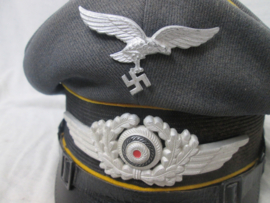 German NCO Luftwaffe cap, with yellow ribbon for pilot or paratrooper. Duitse manschappen pet Luftwaffe, gele bies voor vliegend personeel en Fallschirmjäger. zeer nette staat mooi in model.