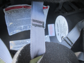 American firefighterhelmet in mint condition. Amerikaanse brandweerhelm in een zeer nette mint staat met gelaatsscherm, en bovenop de adelaar die de helmplaat vast houd. zeer leuk geheel.