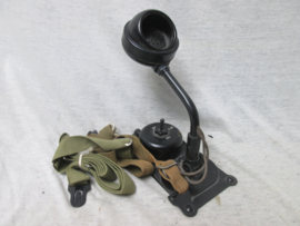 US- Army breast microphone, nice condition. Amerikaanse borst microfoon, compleet met draagstel.