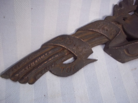 Bronze remembrance plate 1914-1918 and 1940-1945 UNC district ANDES gesigneerd. grafmonument bronzen palm wo1 en wo2. lengte is 64 cm. zeer bijzonder.