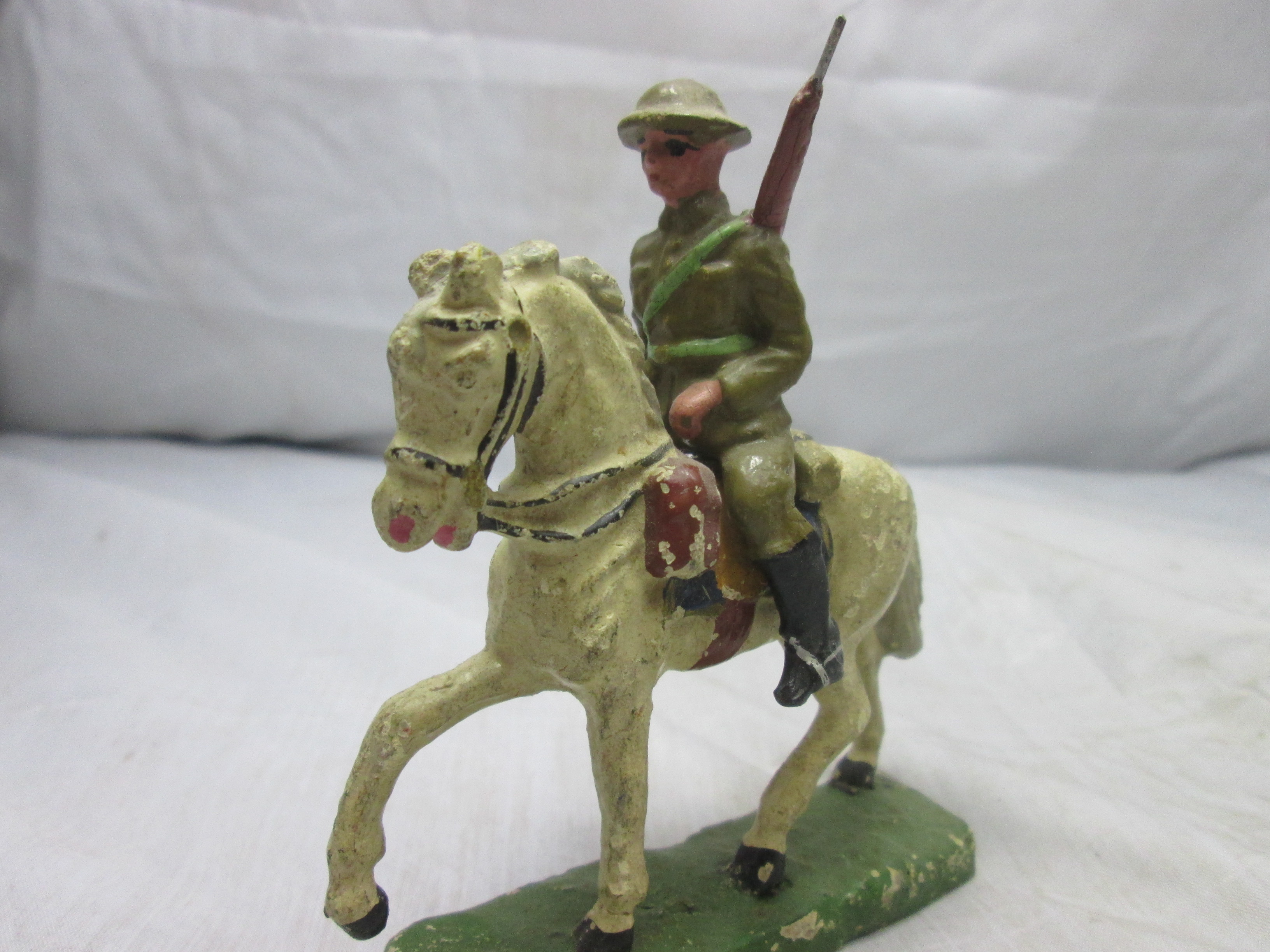 Belgium toy soldier on his horse Belgium made. Speelgoed Belgische soldaat op zijn paard.