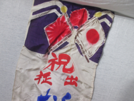 Japanese patriotic Off to war silk banner. Japanse aanmoedigings vaandel,zijden, meestal heel kleurrijk