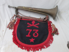 French bugle of the 73 rd. Fieldartillery Regiment. Frans bazuin met regimentsvaandel van het 73e Regiment Infanterie te Losange. bazuin leger gemarkeerd, zeldzaam geheel. alles origineel.