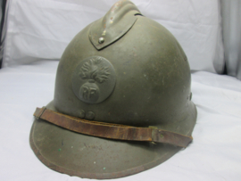 French helmet M-1926 with infantry badge. Franse helm met infanterie embleem. embleem is vernieuwd. casque Adrianne.
