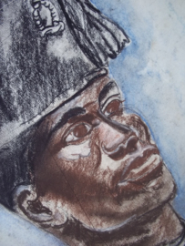 Originele krijttekening van een ABBL Force Publique soldaat. Een inheemse soldaat uit de Belgische Congo, zeer nette tekening van een soort waskrijt. ingelijst om beschadigingen te voorkomen 42 bij 52 cm.