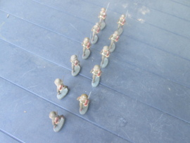 ELASTOLIN 11 marching British soldiers mint condition. 11 Marcherende Engelse soldaten mint.