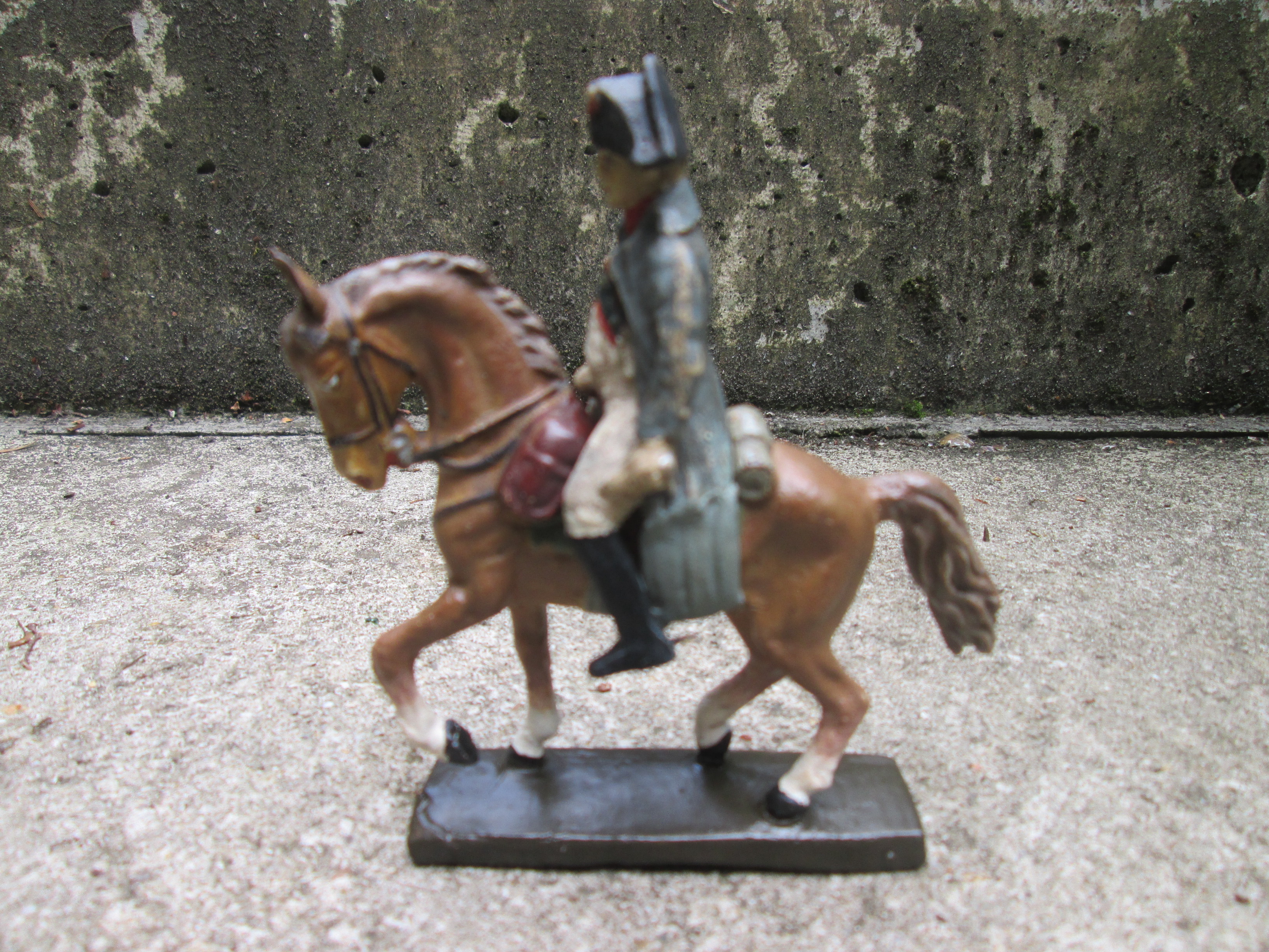LINEOL Napoleon on his horse. Speelgoed figuur Napoleon te paard.