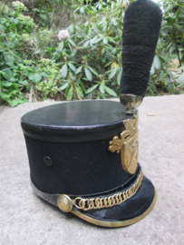 US shako of the West=Point Military school. academie. Amerikaanse shako van de Militaire akademie West- Point, oud model mooi gemarkeerd decoratief hoofddeksel. gedragen staat.