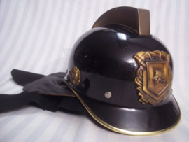 Dutch fire department helmet from the seventies. Nederlandse brandweerhelm uit de jaren  70, compleet met leren flap en brandwerende hoes, zeer goede staat.