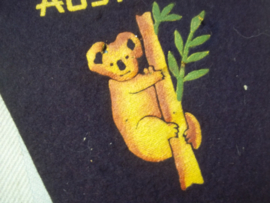 Pennant Souvenir of USN in Australia, war period. Wimpel welke gekocht kon worden als aandenken van de United State Navy in Australie uit 1945.
