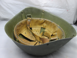 Greece helmet M-1936. Griekse helm model 1936 met binnenwerk, zeer aparte en nauwlijks gebruikte helm