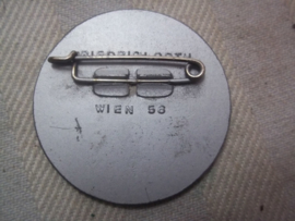 German- Austrian tinnie Sport badge,rare, Quer durch Wien 1941, with maker Friedrich Orth - Wien. Duits Oostenrijkse tinnie van de sportbond, zeldzaam, zware  kwaliteit