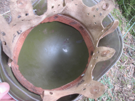 Dutch helmet used by the Germans, Schutzmannschaften. and Roumanian forces. Nederlandse helm gebruikt door de Roemenen. voorzien van een Duits binnenwerk, zeldzaam stuk.