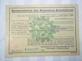 German labour card. Duitse arbeidskaart van de DAF