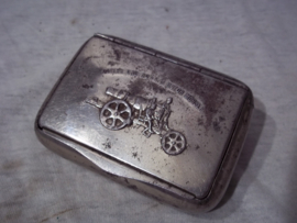Militaire tabaksdoos met afbeelding van Oostenrijks Hongaars kanon. gemotoriseerd kanon  österr. - Ung. 30,5 c/m Motor Mörser.  zeer apart.