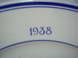 Belgium plate, made in Holland, Belgisch bord met embleem koninklijke Karabinieren  St.Michel 1938