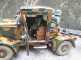 German Tippco Military truck with canon. The canon is in working order, Duitse vrachtwagen wehrmacht camouflage met kanon zeer apart en in een goede staat. alles werkend.