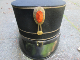 Dutch military officers cap. Nederlands officiers kepie van de GENIE, met vuurvergulde knopen en goudgeborduurde kokarde. TOP staat, behorende bij het buitenmodel zwarte uniform voor 1940.