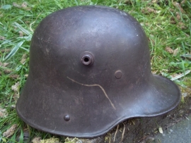 German helmet M-1916, small size ET60, very rare with white leather innerliner. Duitse helm Model 1916 ET60, ook gestempeld achterin, met wit leren binnenwerk zeldzaam