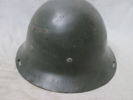 Dutch helmet model 1920- 1923. Nederlandse helm met CM stempel Centraal Magazijn 1929. en etiket 3e Regiment Genie troepen 1939 met persoonlijk nummer, helm is niet magnetisch Zeldzaam TOP stuk.